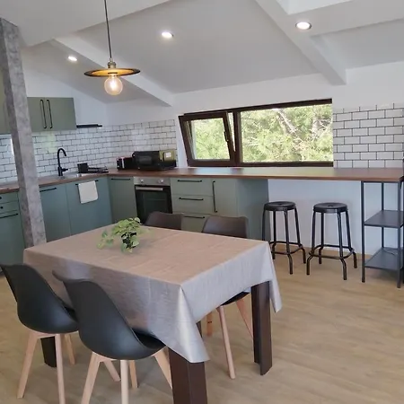 Yanita Πανσιόν