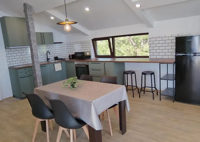 Yanita Πανσιόν